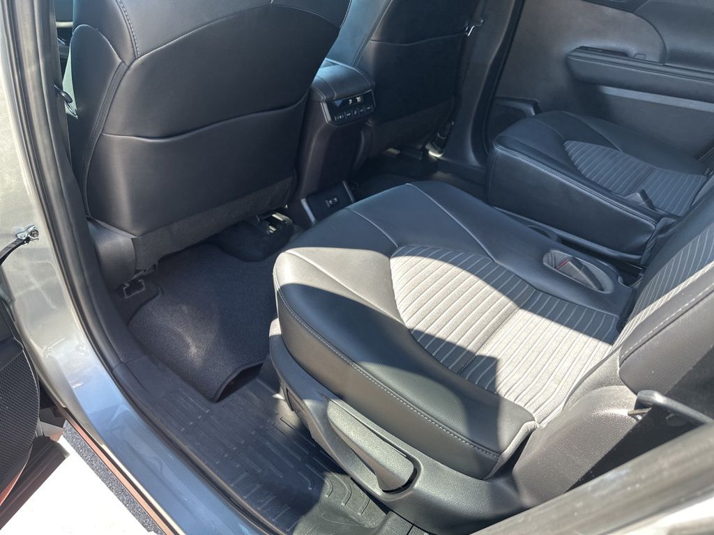 Used Car 2021 Toyota Highlander  Xse For Sale Under $40,000 In Austin, Texas