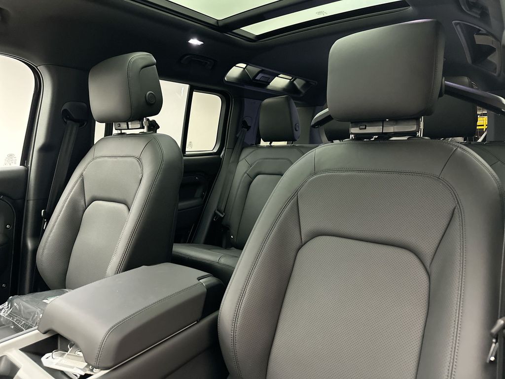 2025 Land Rover Defender 110 9