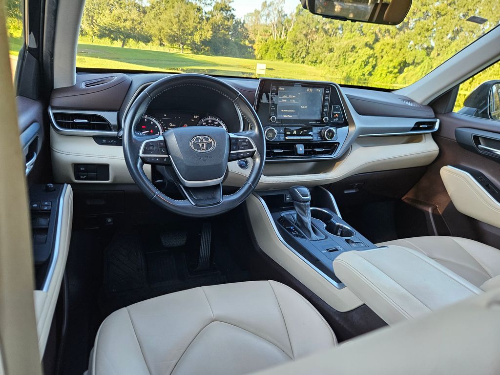 Thumbnail: 2022 Toyota Highlander - 12