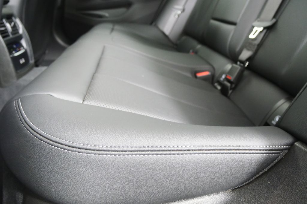 Thumbnail: 2025 BMW 3 Series - 14