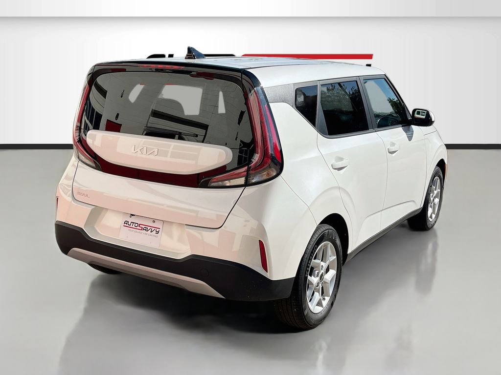 Used 2024 White Kia LX image 7