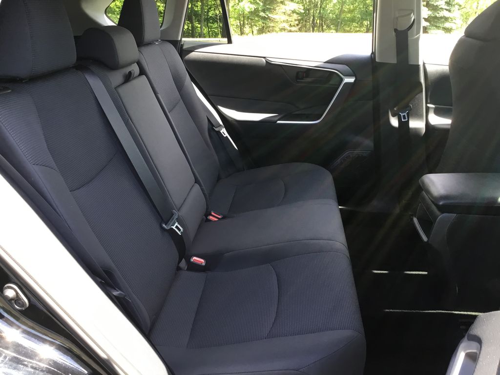 2021 Toyota RAV4 LE 12