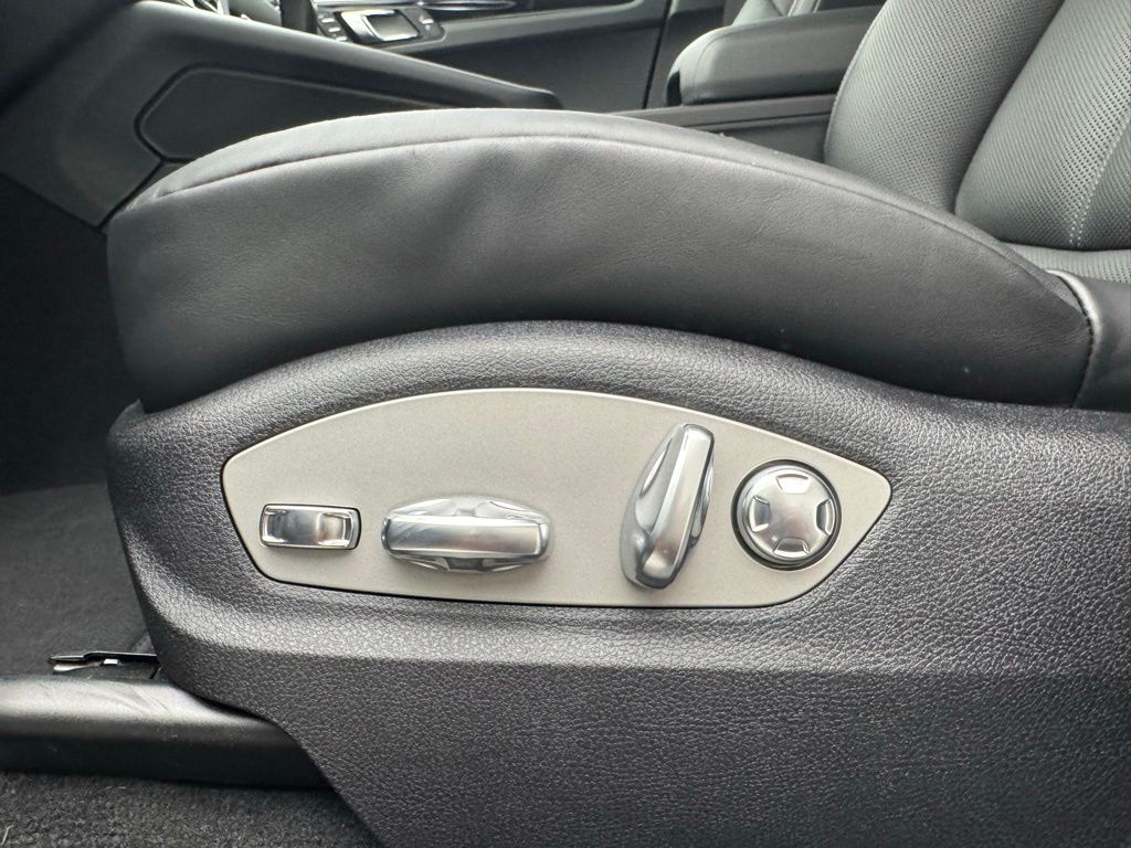 Thumbnail: 2025 Porsche Macan - 29