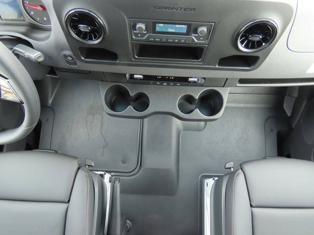 Thumbnail: 2025 Mercedes-Benz Sprinter - 16