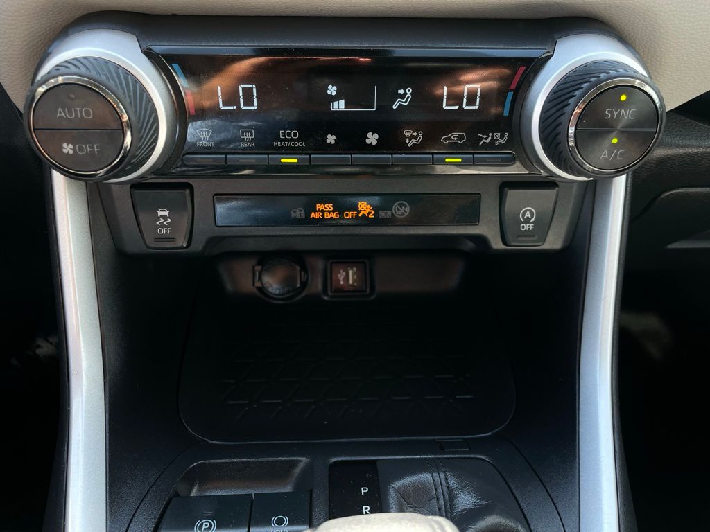 2024 Toyota RAV4 XLE 18