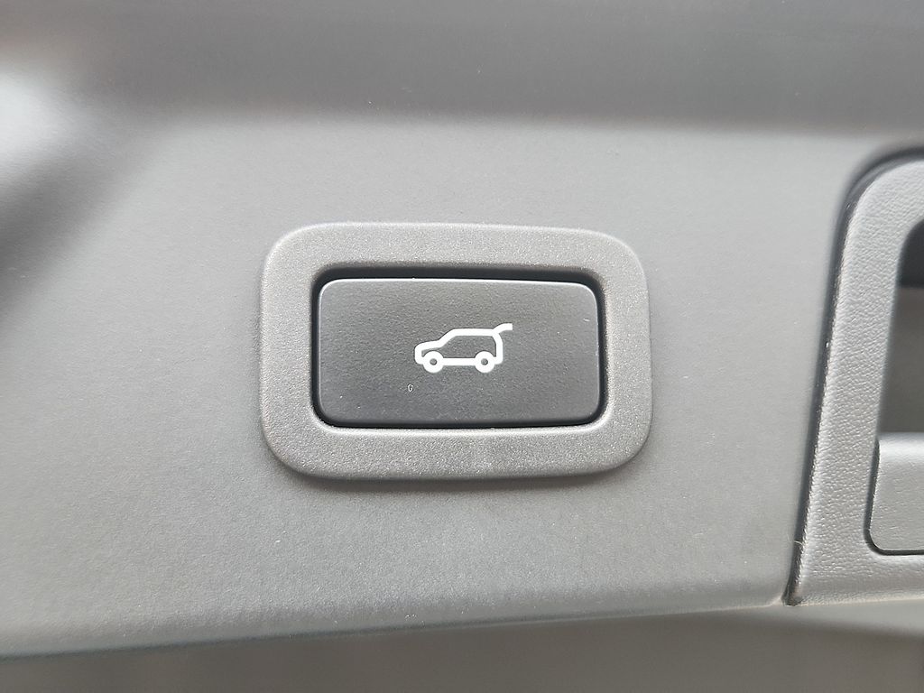 Thumbnail: 2021 Land Rover Range Rover Velar - 30