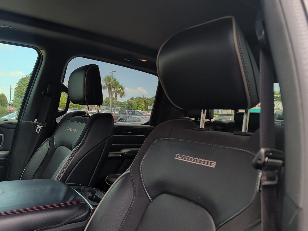 2022 Diamond Black Crystal Pearlcoat Ram 1500 Laramie 4X4 Truck