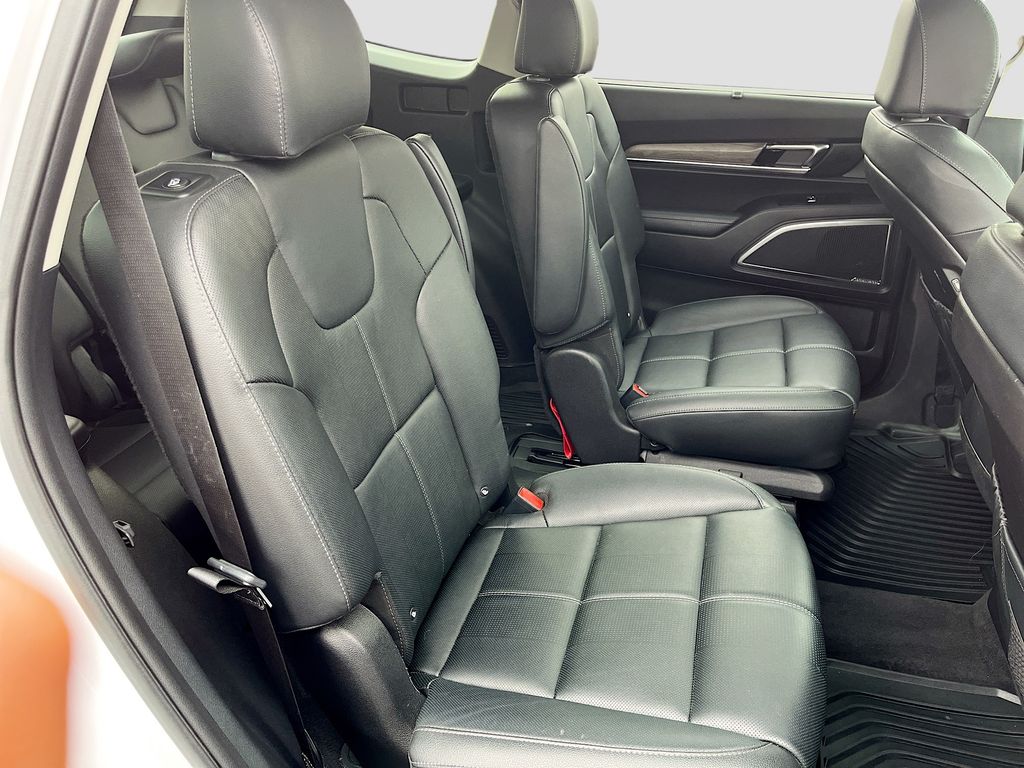 Used 2021 White Kia SX image 30