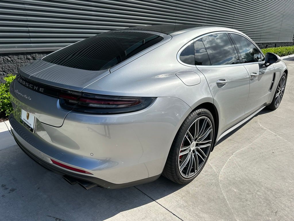 2017 Porsche Panamera Turbo 9