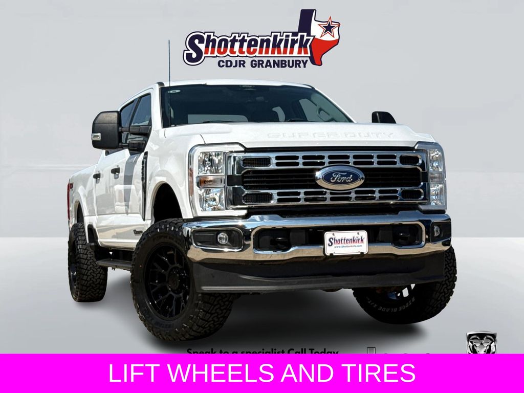 Oxford White 2024 Ford F-250 Super Duty Pickup Truck Four-Wheel Drive Automatic