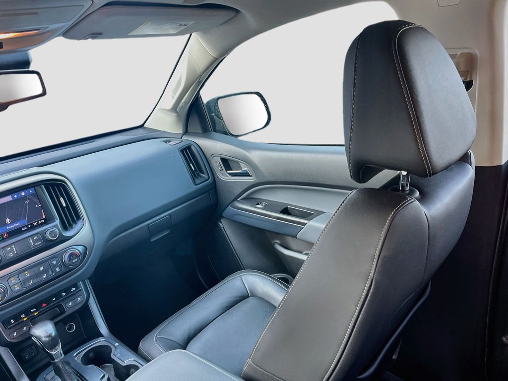 Used 2022 Blue Chevrolet Z71 image 23