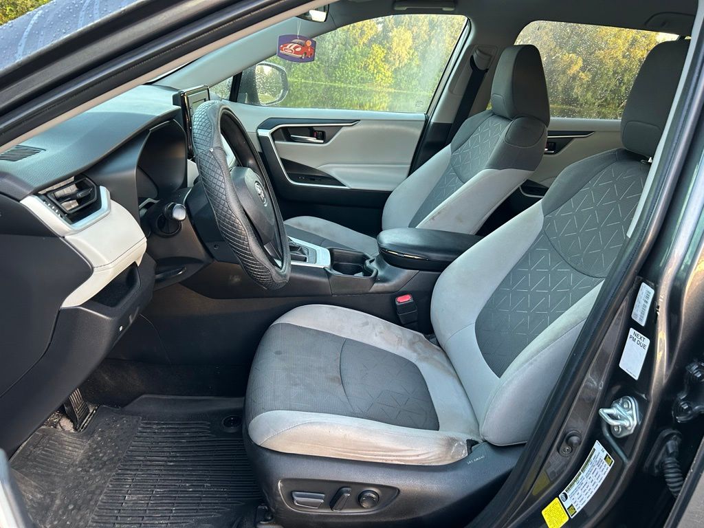 Thumbnail: 2021 Toyota RAV4 - 14