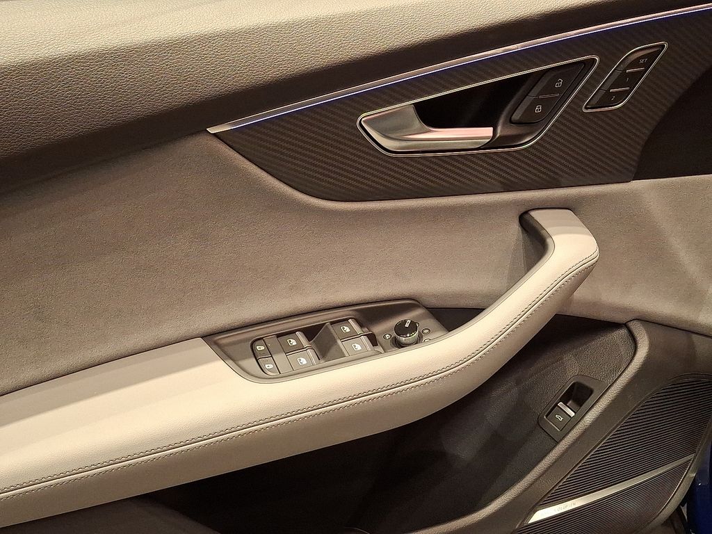 Thumbnail: 2026 Audi SQ8 - 8