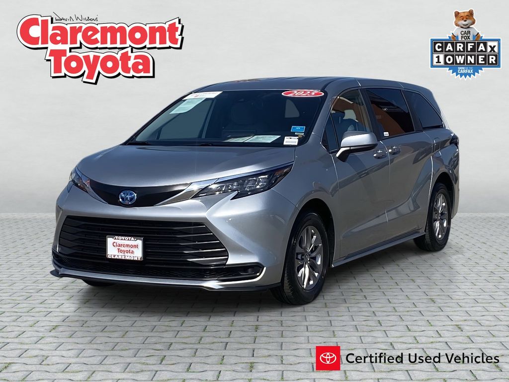 2025 Toyota Sienna LE 8-Passenger FWD