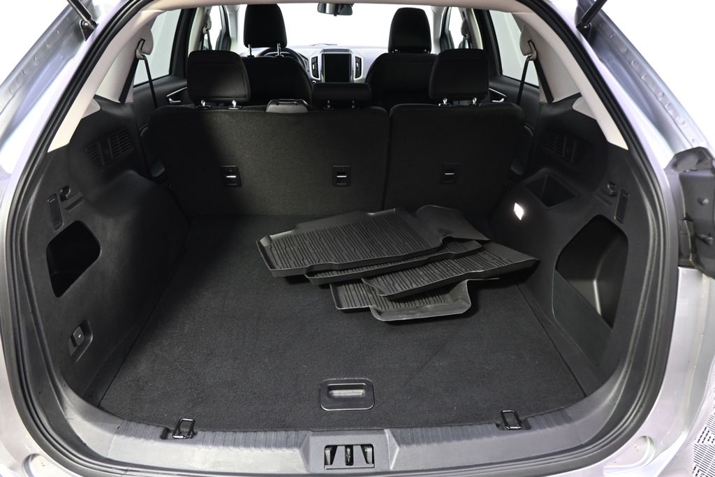 Used 2024 Silver Ford SE image 19