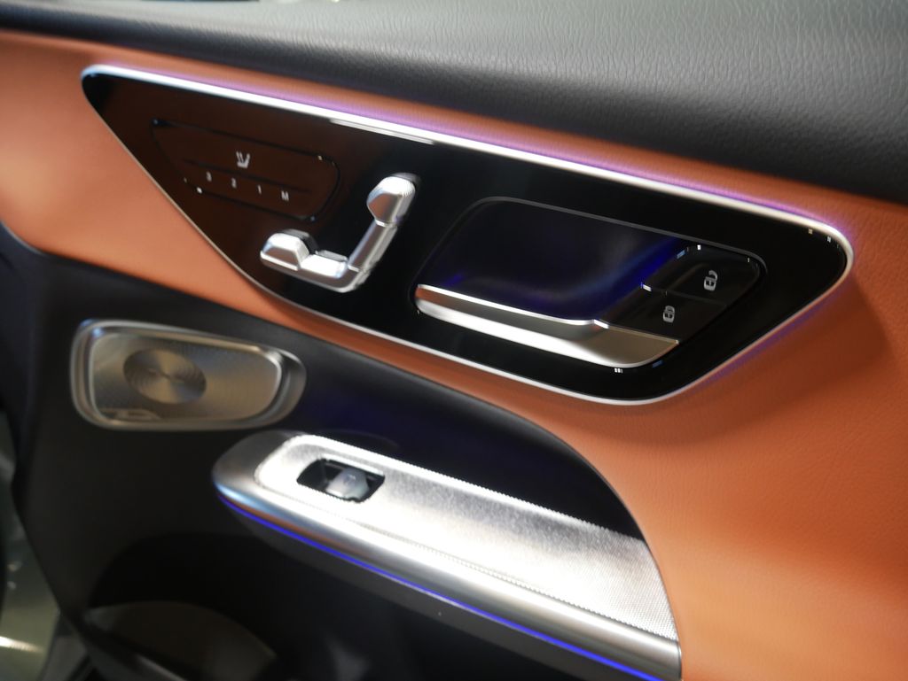Thumbnail: 2026 Mercedes-Benz GLC - 27