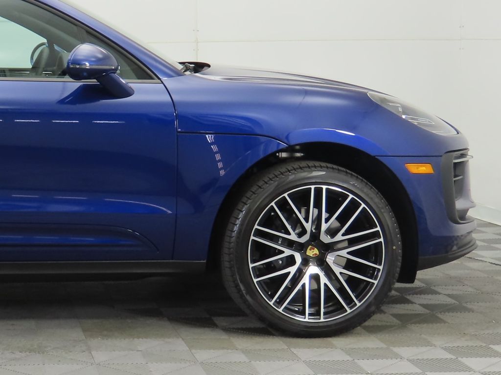 Thumbnail: 2025 Porsche Macan - 11