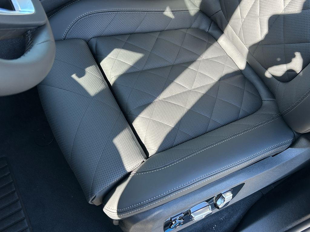 Thumbnail: 2026 BMW X7 - 15