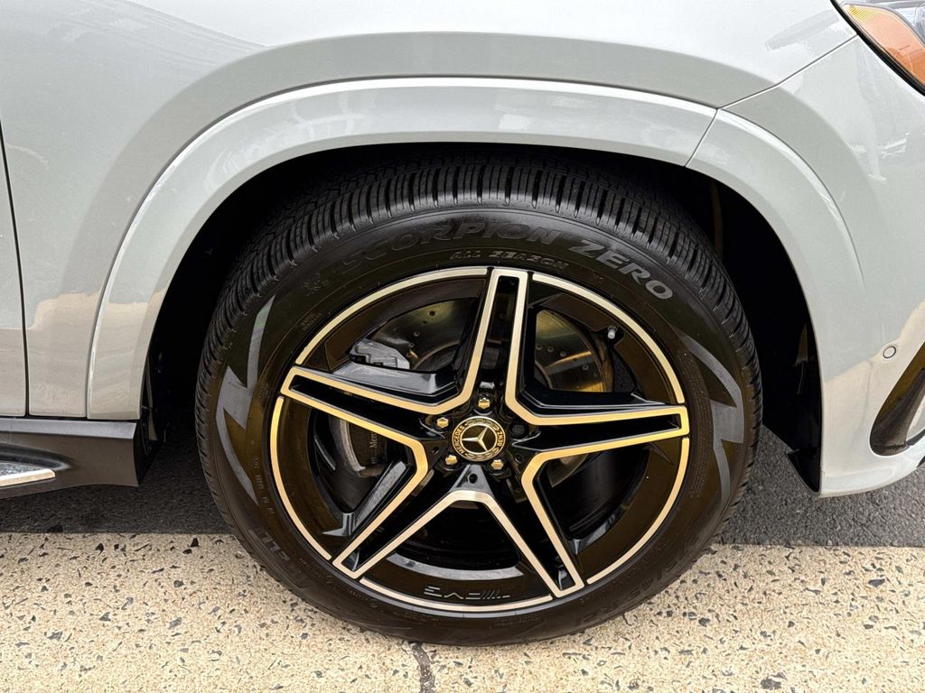 Thumbnail: 2025 Mercedes-Benz GLS - 17