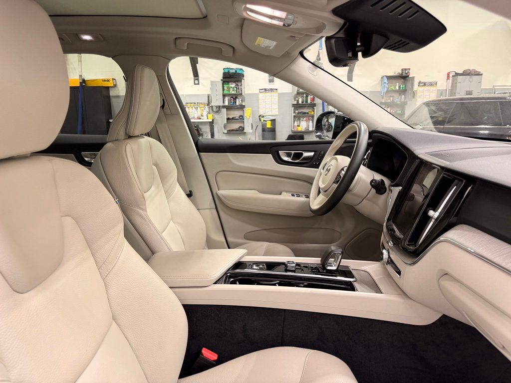 Thumbnail: 2023 Volvo XC60 - 29