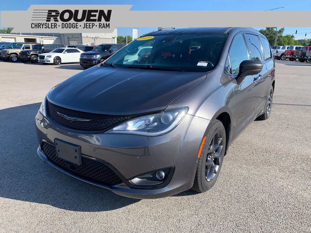 Gray (Granite Crystal Metallic Clearcoat) 2019 Chrysler Pacifica Minivan Front-Wheel Drive 9-Speed Automatic