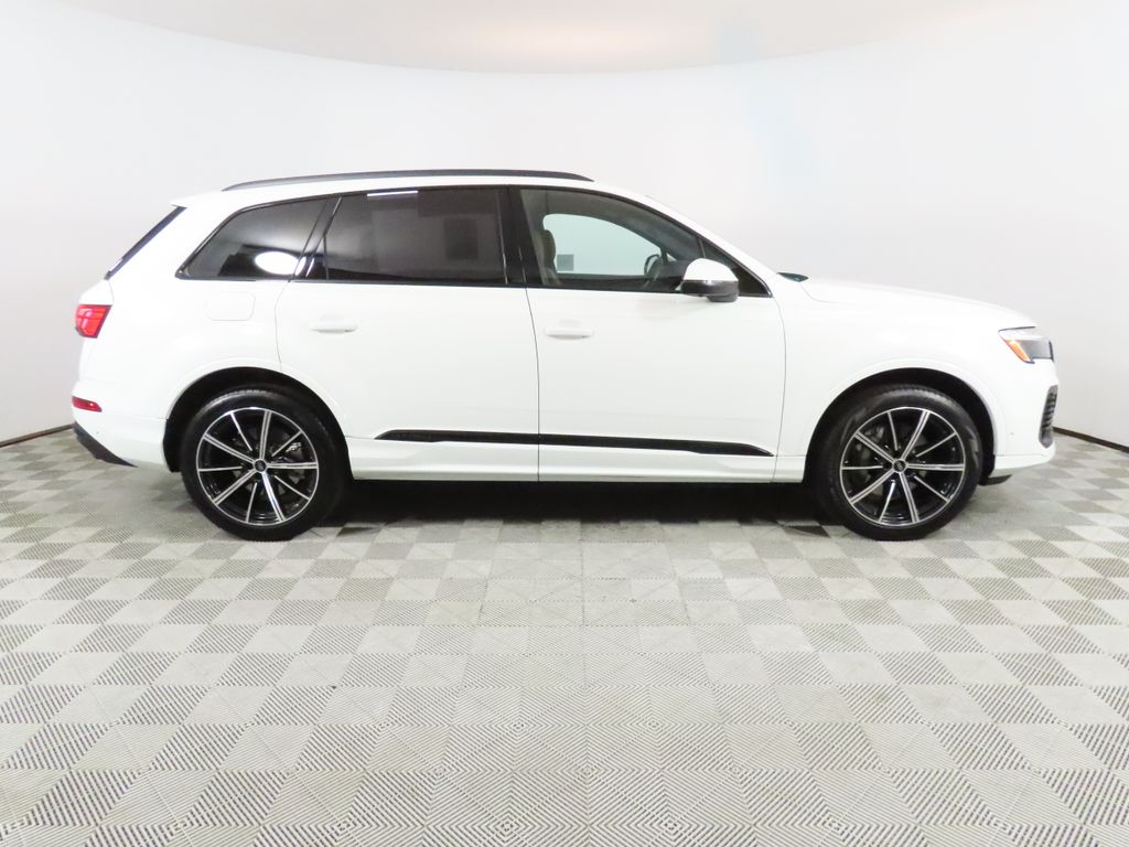 Thumbnail: 2025 Audi Q7 - 6