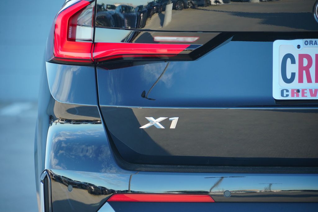 Thumbnail: 2027 BMW X1 - 8