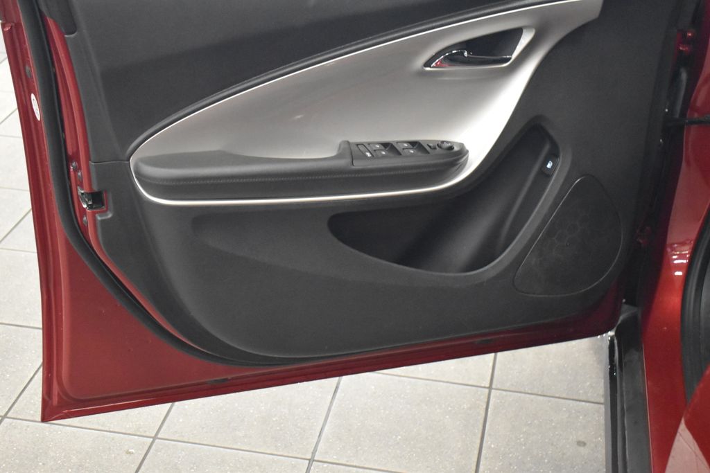 Thumbnail: 2014 Chevrolet Volt - 14