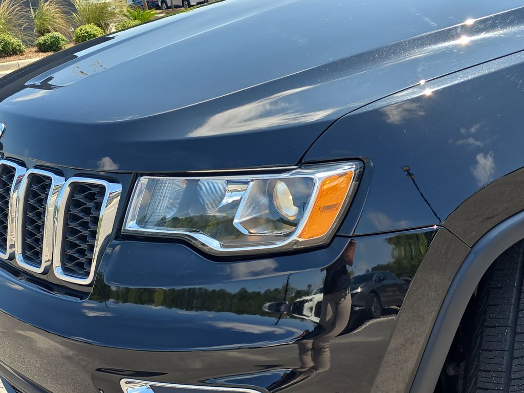 2021 Diamond Black Crystal Pearlcoat Jeep Grand Cherokee Laredo X RWD SUV