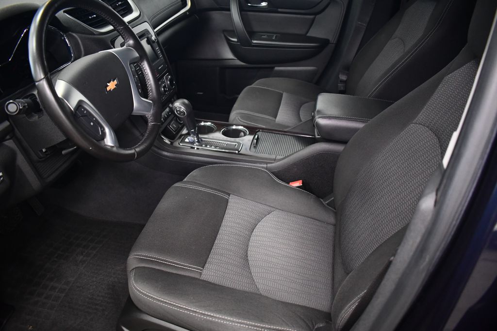 Thumbnail: 2017 Chevrolet Traverse - 26
