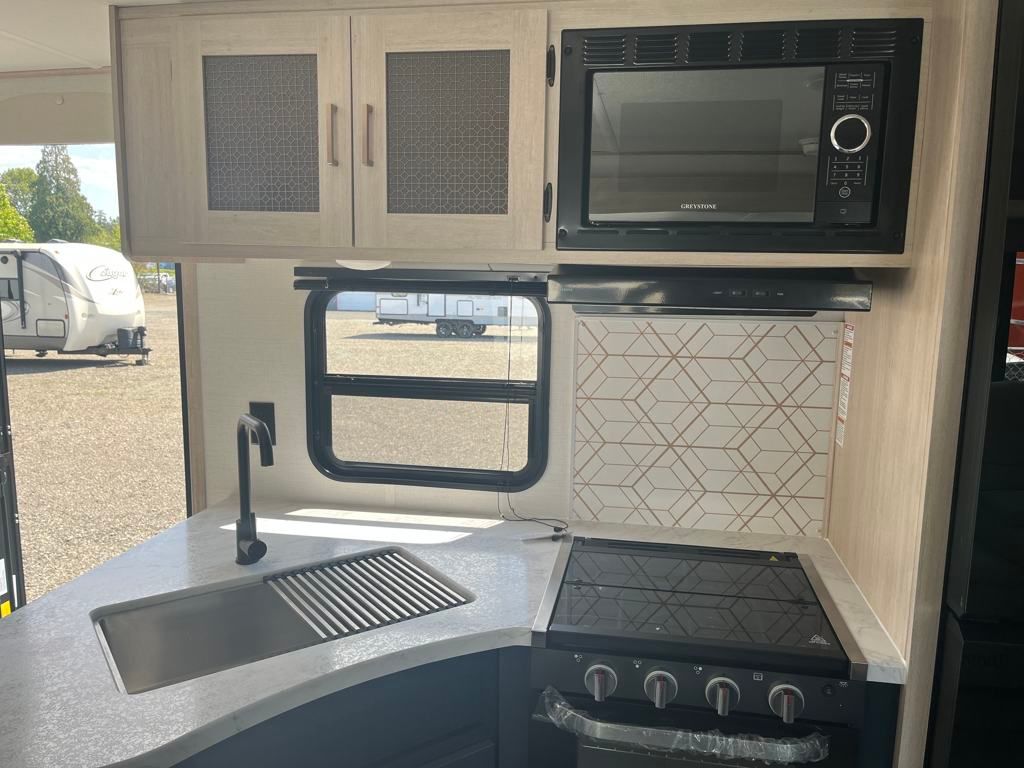 2025 White Prime Time Avenger 27DBS Travel Trailer