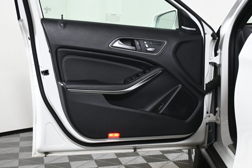 Thumbnail: 2020 Mercedes-Benz GLA - 30