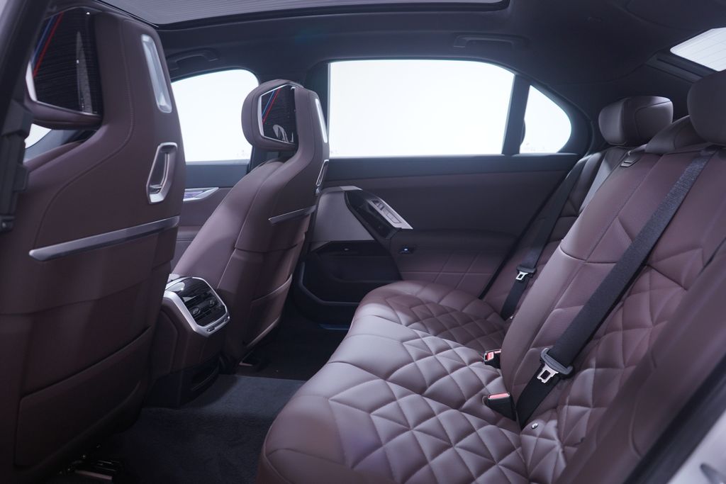 2025 BMW 7 Series 740i 9