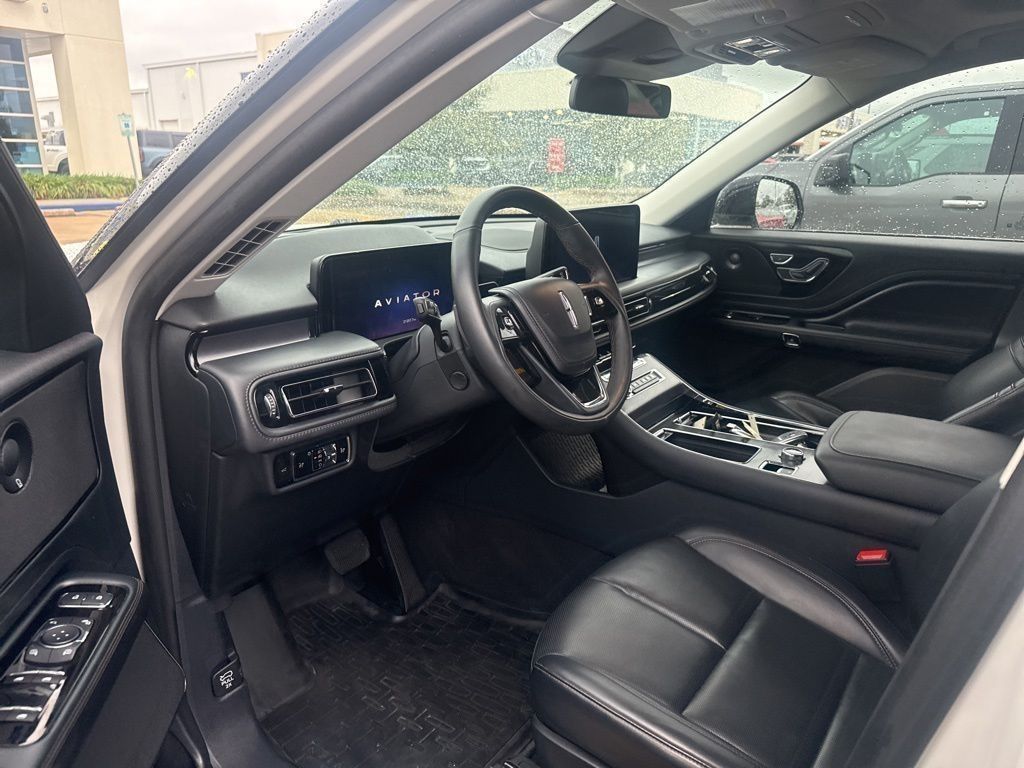 2025 Lincoln Aviator Premiere White at Gullo Toyota