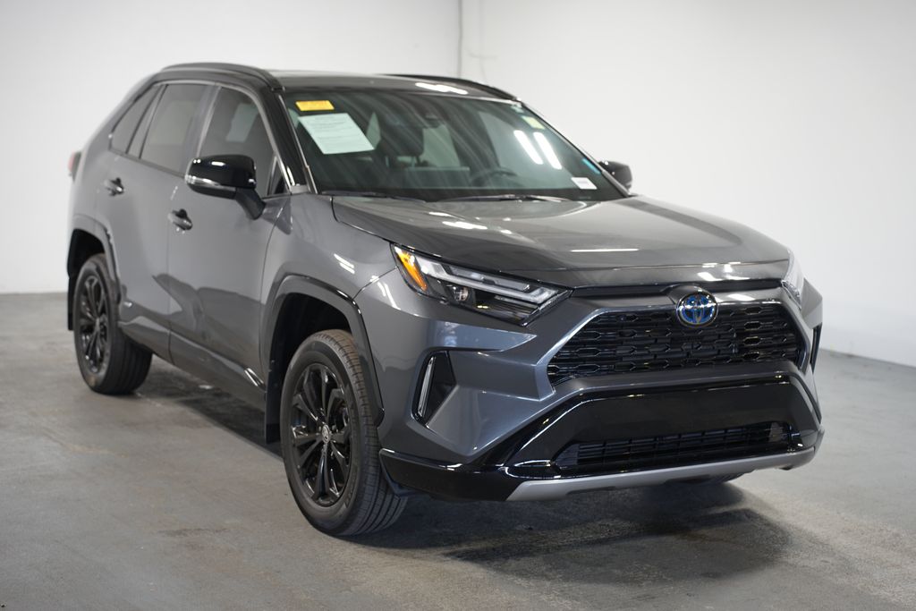 2024 Toyota RAV4 XSE 3