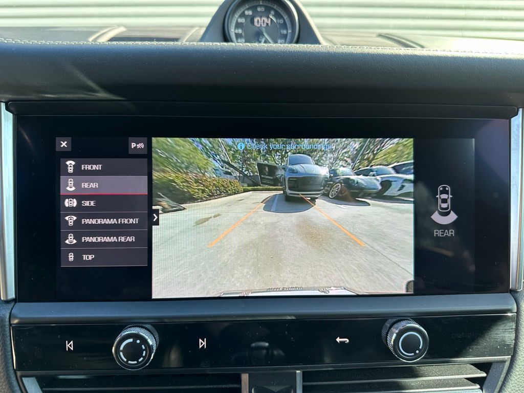 Thumbnail: 2023 Porsche Macan - 30