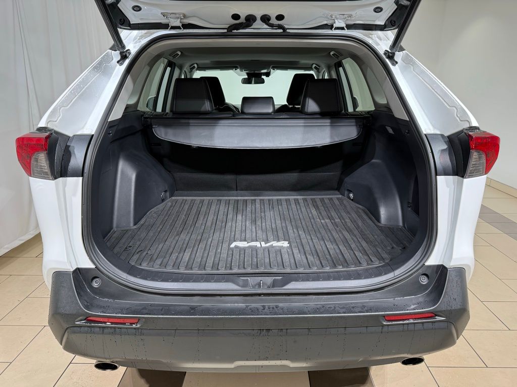 Thumbnail: 2019 Toyota RAV4 - 11