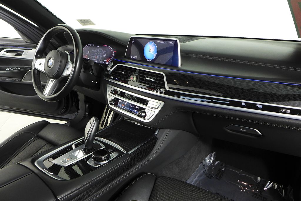 Thumbnail: 2021 BMW 7 Series - 13
