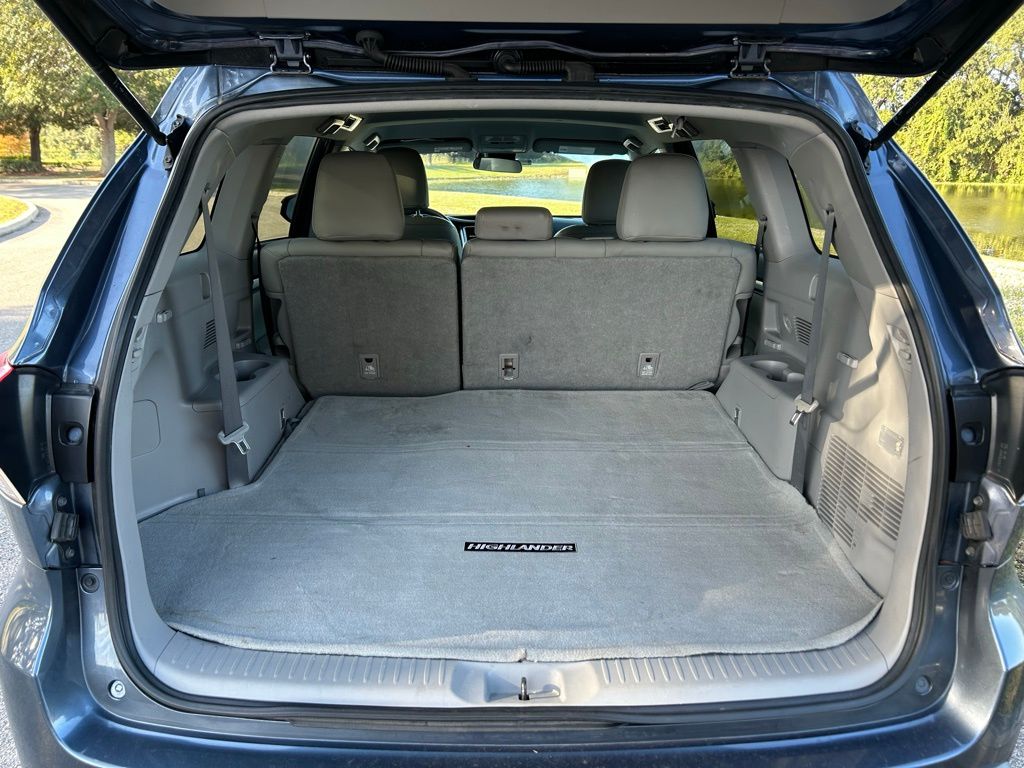 Thumbnail: 2017 Toyota Highlander - 10