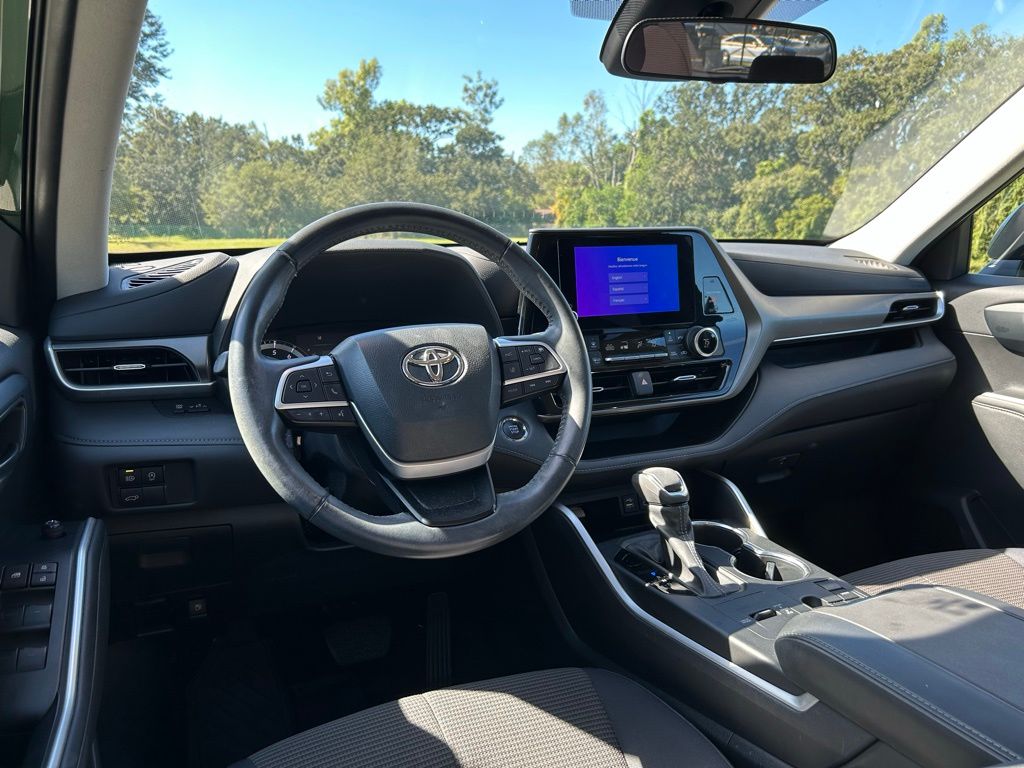 Thumbnail: 2023 Toyota Highlander - 12