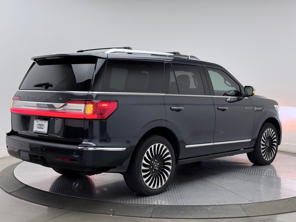 Thumbnail: 2021 Lincoln Navigator - 13