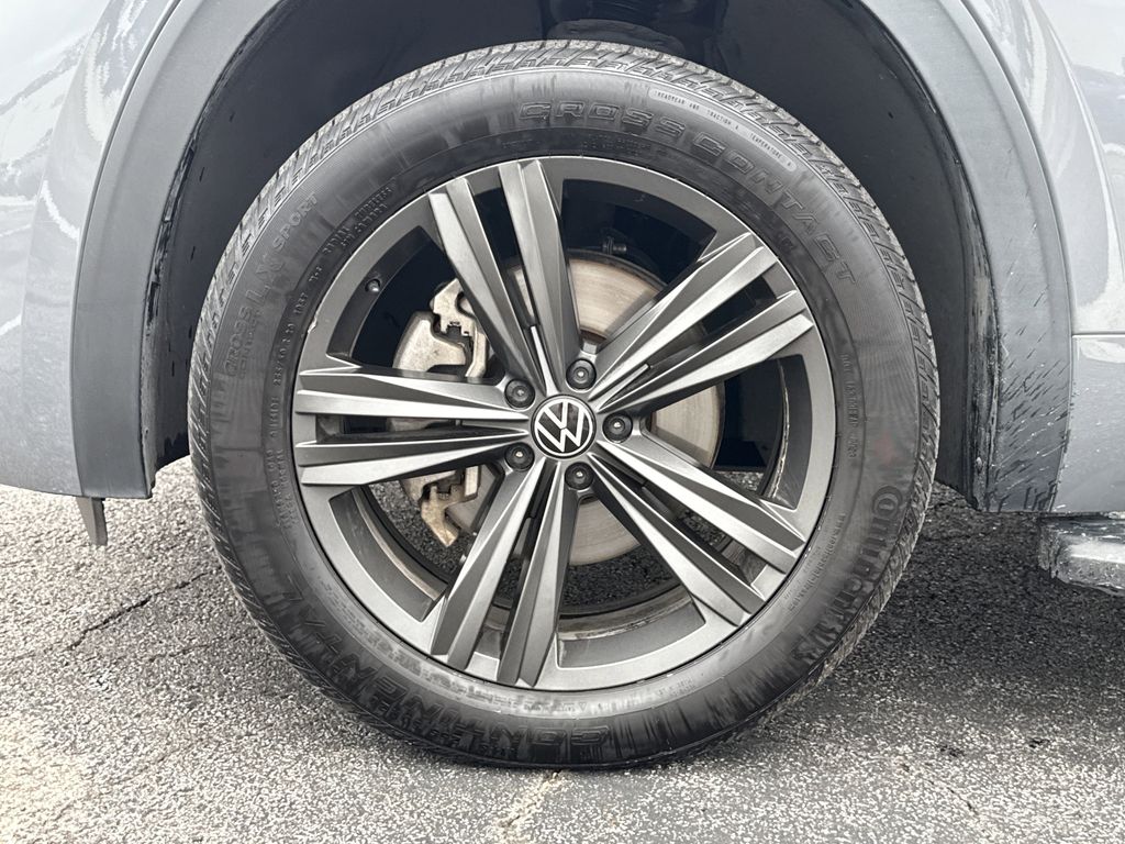 2021 Volkswagen Atlas Cross Sport 3.6L V6 SE w/Technology R-Line Gray at Community Toyota