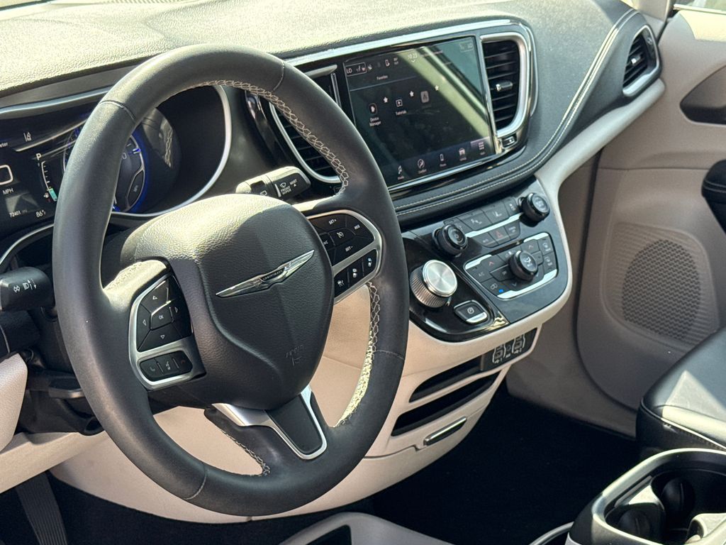 Used 2023 Chrysler Pacifica Van