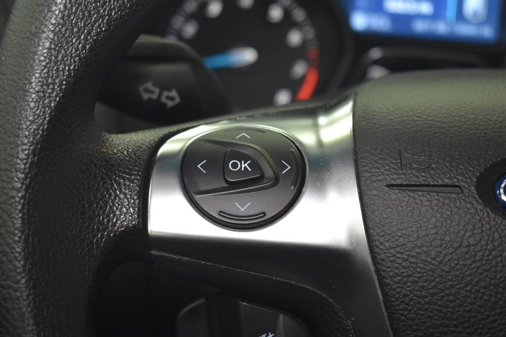 2012 Ford Focus SE 20