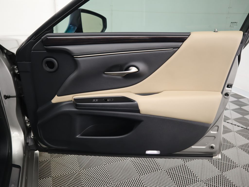 2021 Lexus ES 350 26