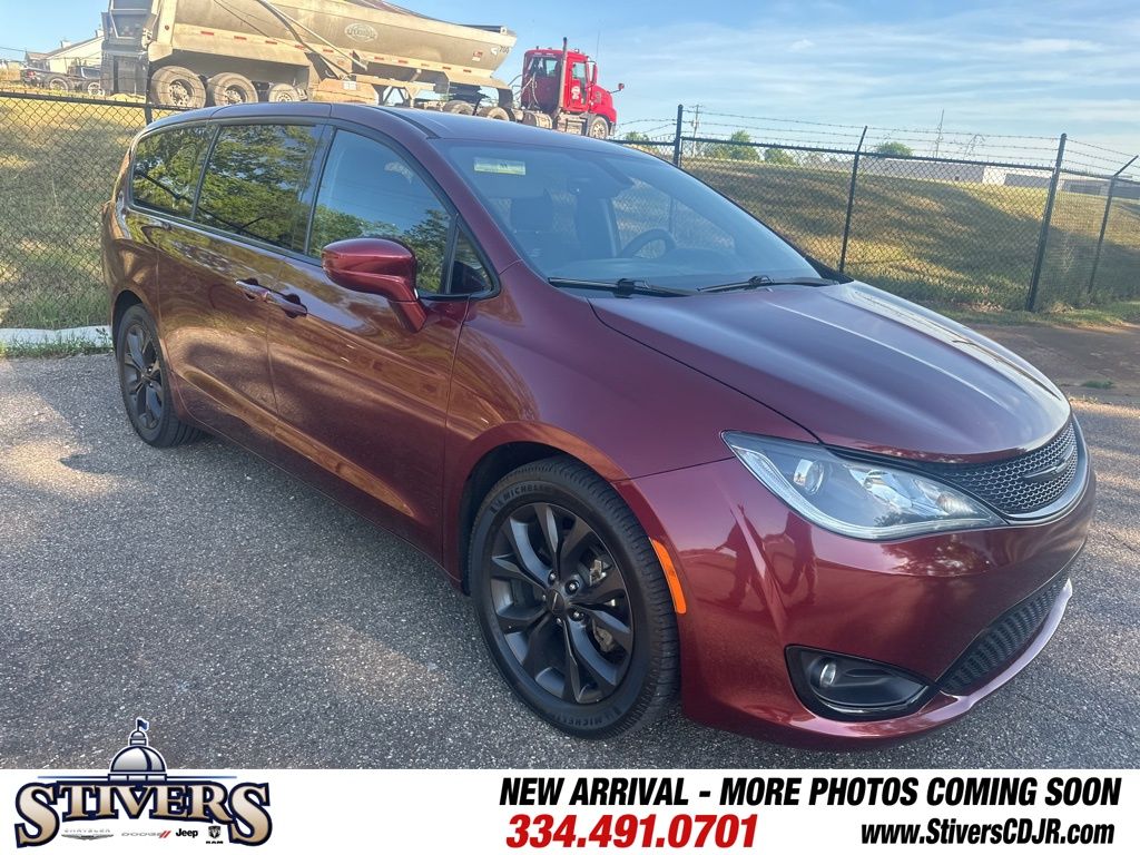 Velvet Red Pearlcoat 2019 Chrysler Pacifica Touring Plus FWD Minivan Front-Wheel Drive 9-Speed Automatic