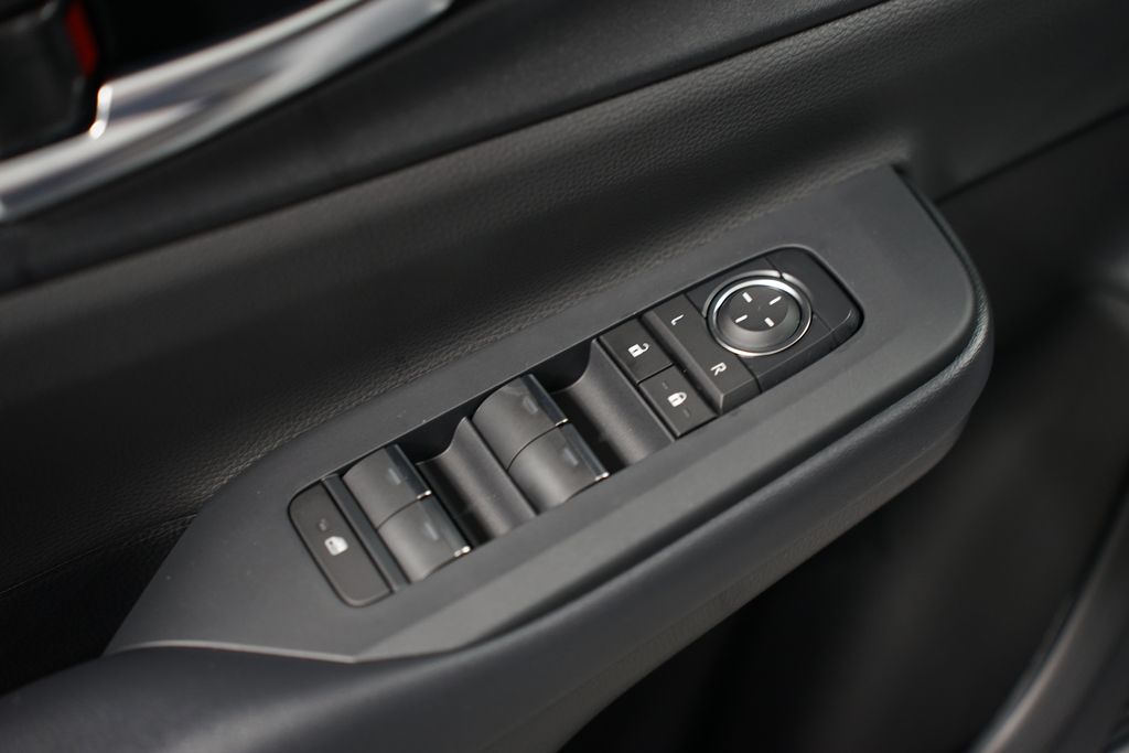 2025 Toyota Prius Plug-in 29
