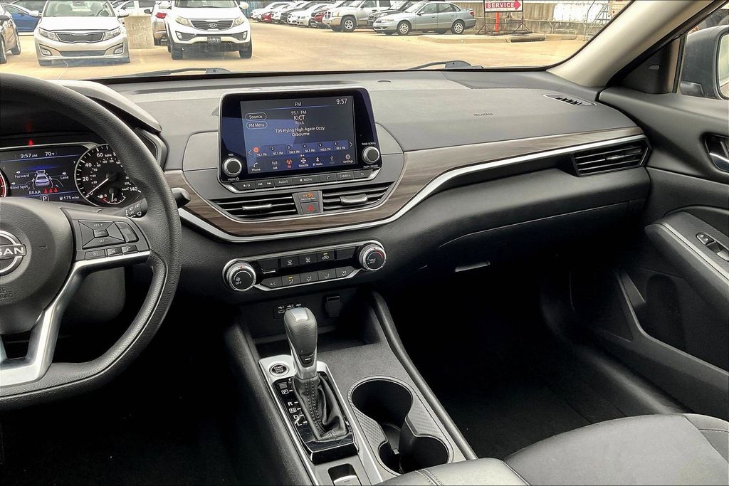 View vehicle photo 6