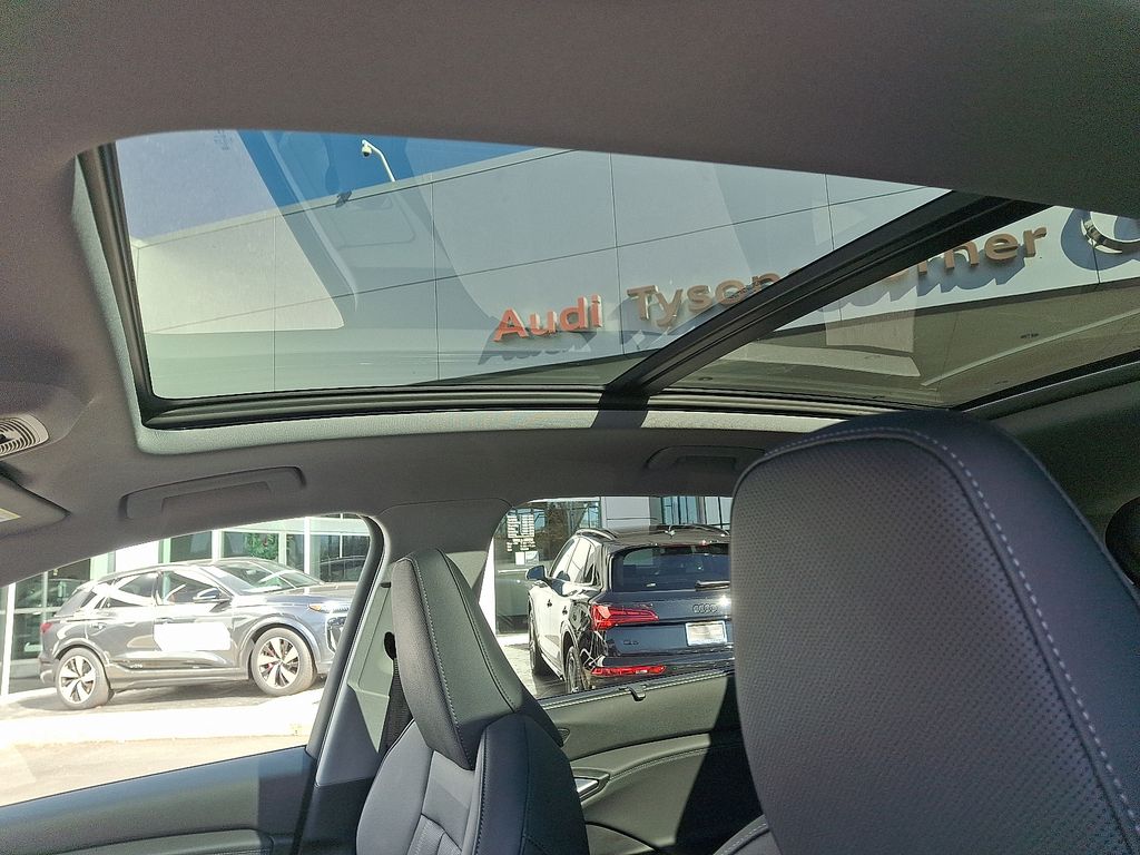 Thumbnail: 2025 Audi Q6 e-tron - 14