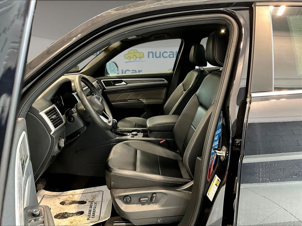 2022 Volkswagen Atlas Cross Sport — photo 8